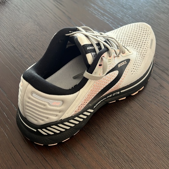 Brooks Womens adrenaline GTS 22 grey size 8 sneakers - Picture 4 of 6